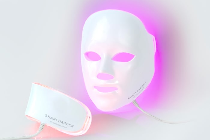 Shani Darden Skin Care LED Light Mask Therapy - Pink